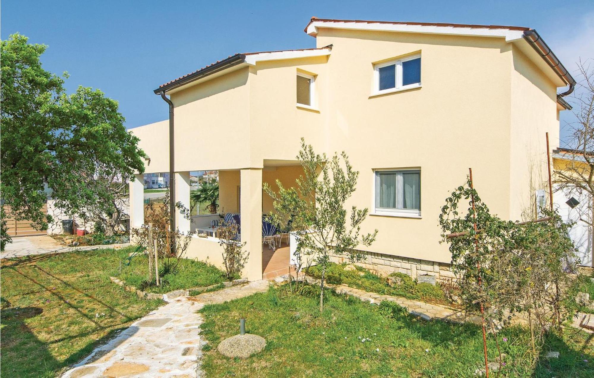 Awesome Apartment In Fazana With Wifi Luaran gambar